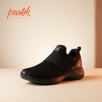 Zapatilla deportiva de mujer sin cordones en color negro de la marca Pastikcl, vista lateral con detalles de diseño.