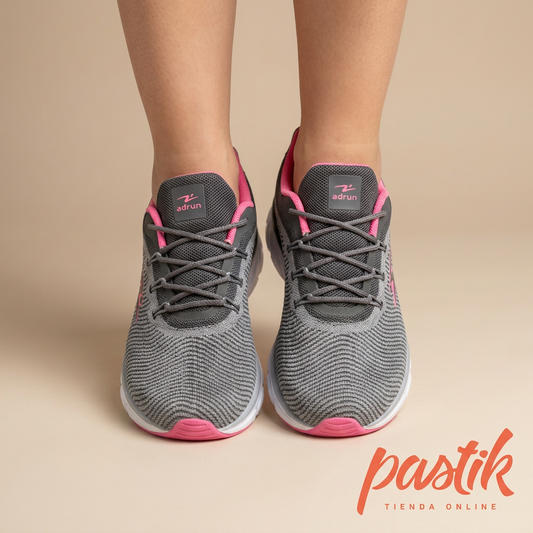 Zapatillas deportivas para mujer en color ceniza, grafito y rosa de la marca Pastikcl, con diseño cómodo y moderno.