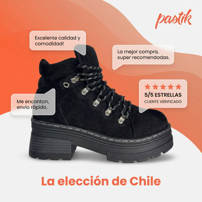 Botín negro de microfibra robusto con plataforma de la marca Pastikcl, con detalles de diseño y suela resistente visible en la imagen.