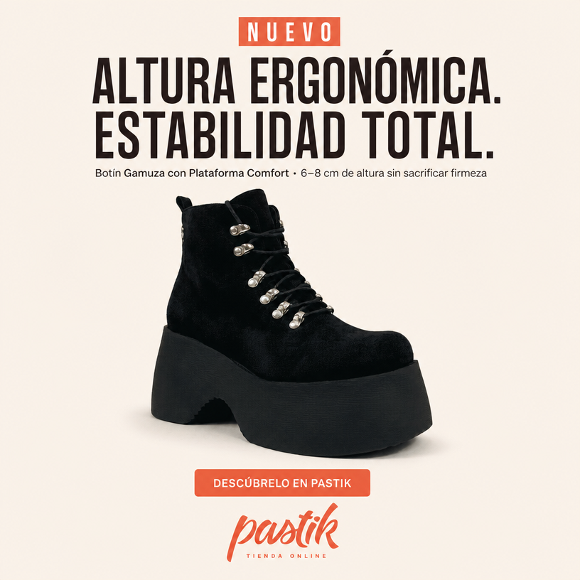 Botines de gamuza con plataforma comfort de pastikcl, mostrando detalles de diseño y textura en color neutro.
