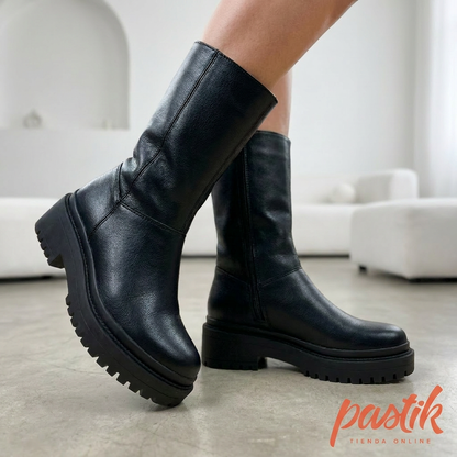 Zapatillas urbanas negras de caña media de Pastikcl, estilo botín con diseño moderno y resistente para uso diario.