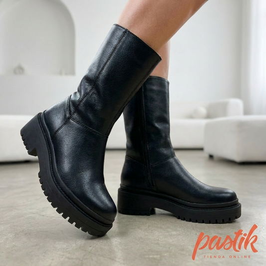 Zapatillas urbanas negras de caña media de Pastikcl, estilo botín con diseño moderno y resistente para uso diario.