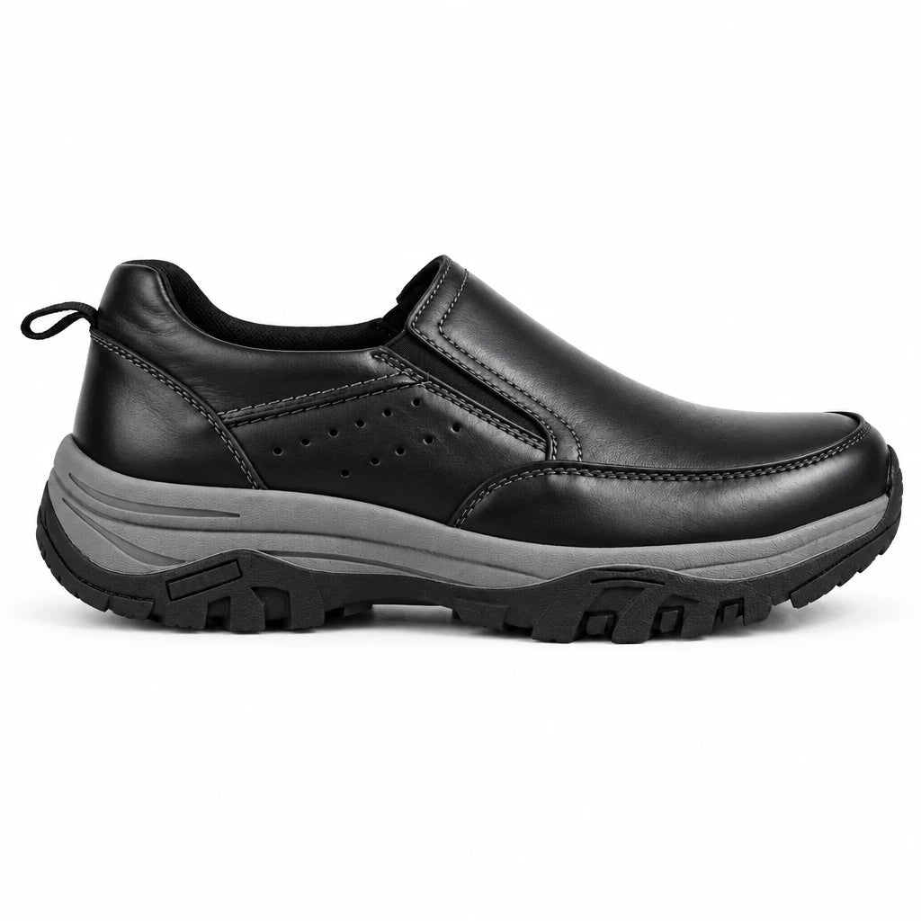 Zapato de cuero informal para hombre en color negro sin cordones de la marca Pastik Chile, mostrado en primer plano.