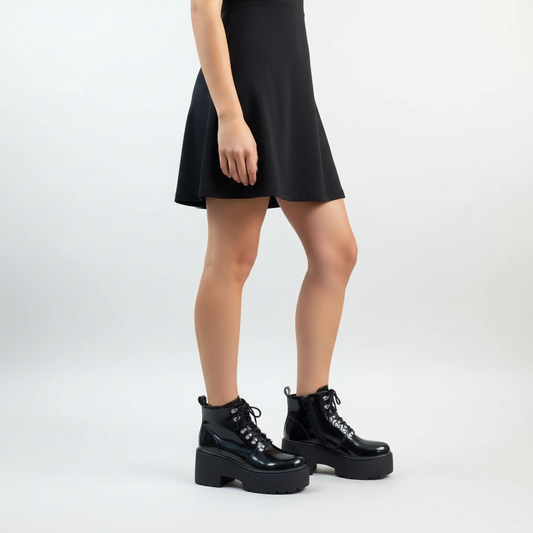 Botín Charol Negro con Plataforma y Cordones - Pastik.cl