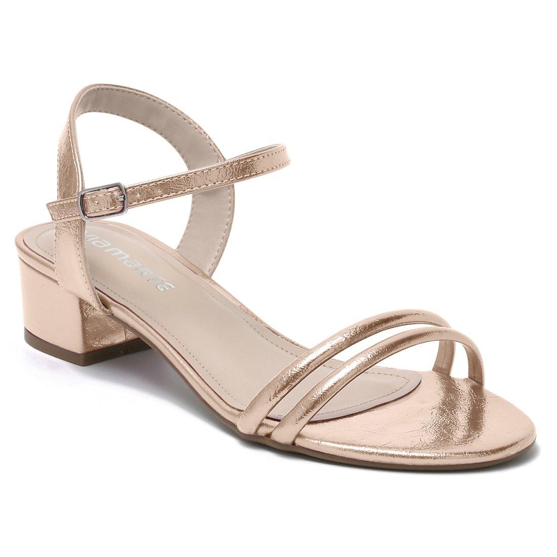 Sandalias de mujer con tacón bajo en color champagne de la marca Pastikcl, diseño elegante y cómodo.