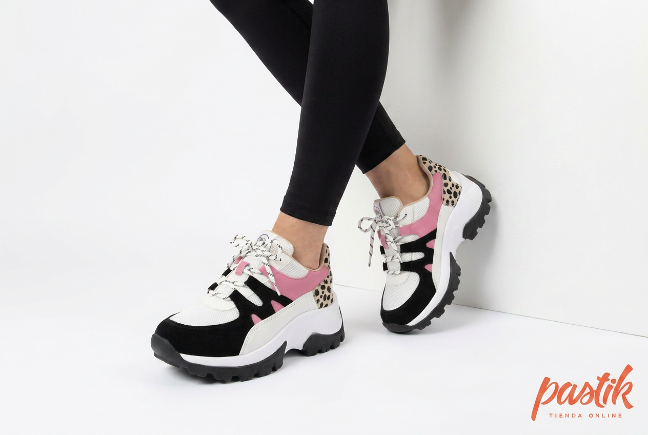 Zapatilla plataforma mujer rosa Amanda de Pastikcl, vista frontal con suela gruesa y diseño moderno.