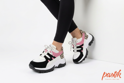Zapatilla plataforma mujer rosa Amanda de Pastikcl, vista frontal con suela gruesa y diseño moderno.