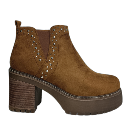Botín camel tachas