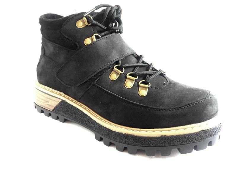 Botin velcro negro - Pastik.cl