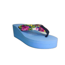 Cargar imagen en el visor de la galería, Sandalia Plataforma Playa Celeste Flores - Pastik.cl
