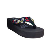 Cargar imagen en el visor de la galería, Sandalia Plataforma Playa Negro Flores - Pastik.cl
