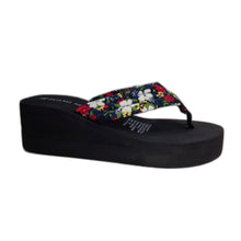 Cargar imagen en el visor de la galería, Sandalia Plataforma Playa Negro Flores - Pastik.cl
