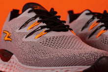 Cargar imagen en el visor de la galería, ZAPATILLA HOMBRE CENIZA NARANJA 7811 - Pastik.cl
