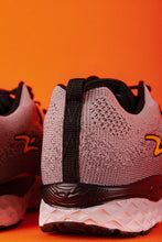 Cargar imagen en el visor de la galería, ZAPATILLA HOMBRE CENIZA NARANJA 7811 - Pastik.cl
