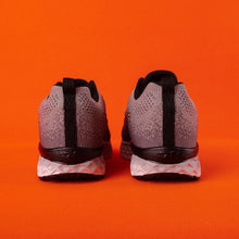 Cargar imagen en el visor de la galería, ZAPATILLA HOMBRE CENIZA NARANJA 7811 - Pastik.cl
