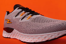 Cargar imagen en el visor de la galería, ZAPATILLA HOMBRE CENIZA NARANJA 7811 - Pastik.cl
