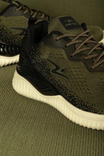 Cargar imagen en el visor de la galería, ZAPATILLA HOMBRE VERDE MILITAR 9403. - Pastik.cl
