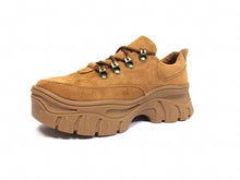 Cargar imagen en el visor de la galería, Zapatilla Plataforma Gamuza Camel - Pastik.cl
