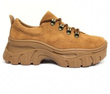 Cargar imagen en el visor de la galería, Zapatilla Plataforma Gamuza Camel - Pastik.cl
